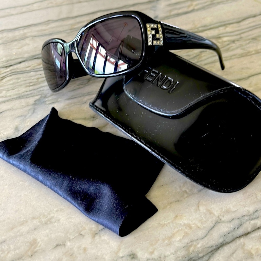 Fendi crystal logo sunglasses frame